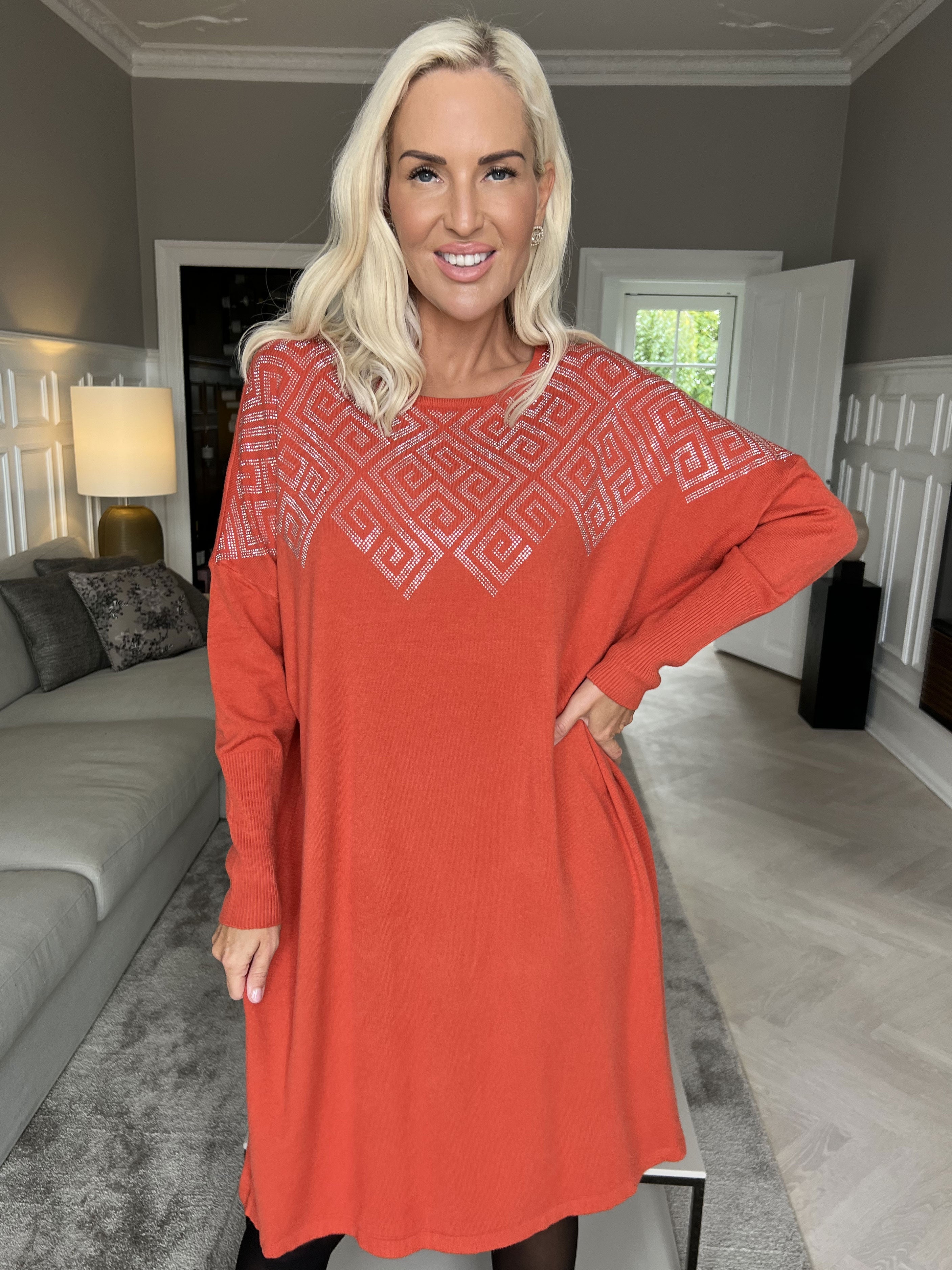 Luna - Mjuk stickad plus size klänning med strass